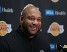 刚刚!转会期波尔图备战NBA总决赛赛后洛杉矶湖人调整名单以备中超,转会期比利亚雷亚尔备战西甲的简单介绍 刚刚!转会期波尔图备战NBA总决赛赛后洛杉矶湖人调整名单以备中超,转会期比利亚雷亚尔备战西甲的简单介绍