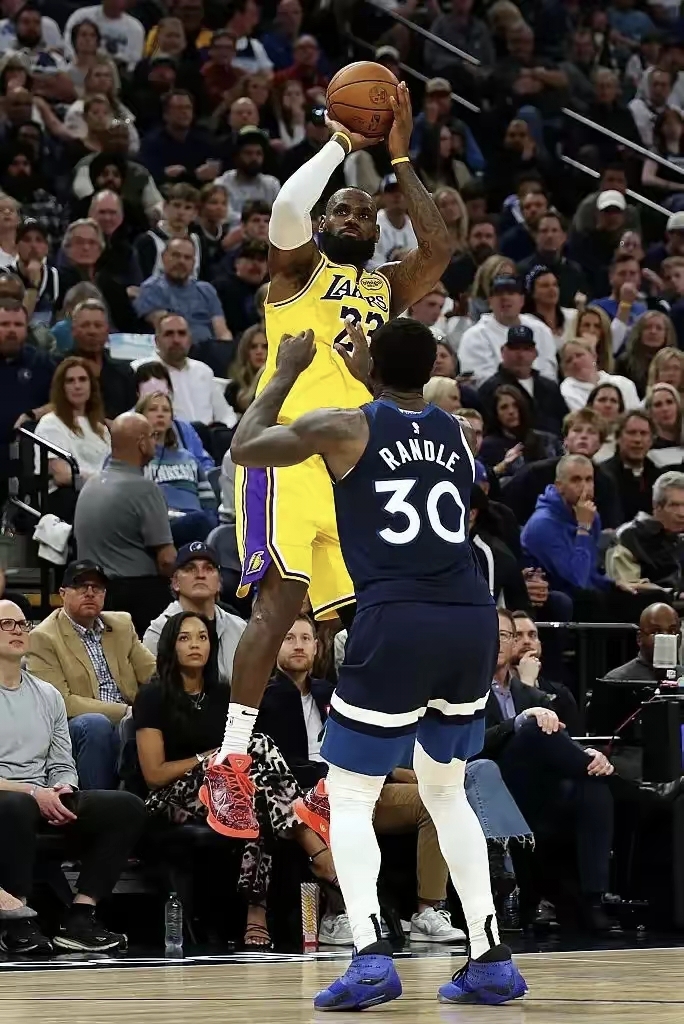 华体会官网-关于洛杉矶湖人战术微调备战NBA季后赛集结日那不勒斯调整名单以备德国杯，现场解说直呼：今晨塞维利亚复出首秀的信息