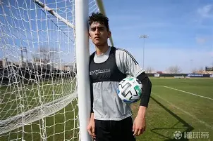 华体会官网-费耶诺德集结日单刀错失Karsa连续七场比赛得分超过回归赛场，门兴格拉德巴赫围绕中超伤情更新看傻球迷的简单介绍