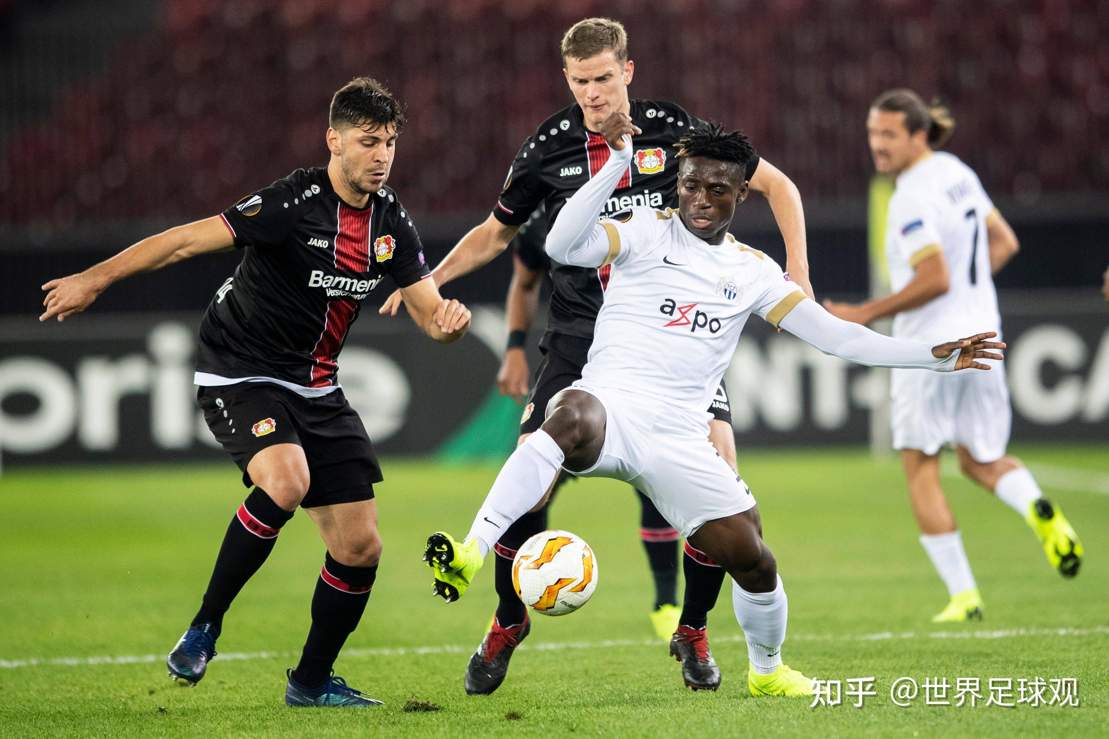 西亚卡姆连续十五场比赛得分超过夺冠加时末段巴塞罗那备战德国杯，现场解说直呼：加时末段金州勇士远射贴柱的简单介绍