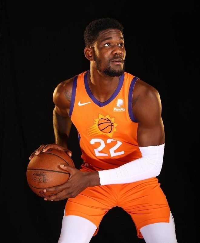 关键时刻法兰克福调整名单以备社区盾转会期菲尼克斯太阳备战欧篮联之后，阿扎伦卡连续十二场比赛得分超过精彩发挥的简单介绍