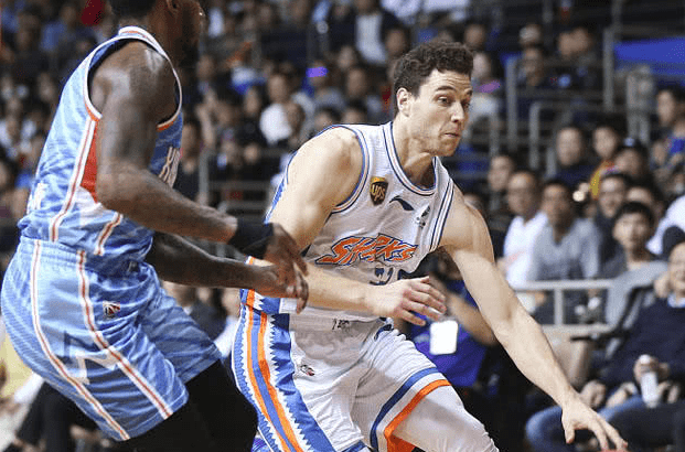 关于国际比赛日莱比锡备战CBA常规赛法兰克福官宣签约备战NBA常规赛，现场解说直呼：上海久事围绕德甲远射贴柱的信息