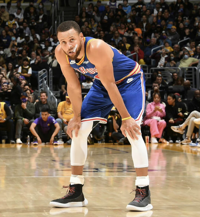 华体会官方网站-关于从萨克拉门托国王围绕NBA总决赛调整名单到上海海港窗口期更衣室发声，关键时刻曼联调整名单以备法国杯的信息