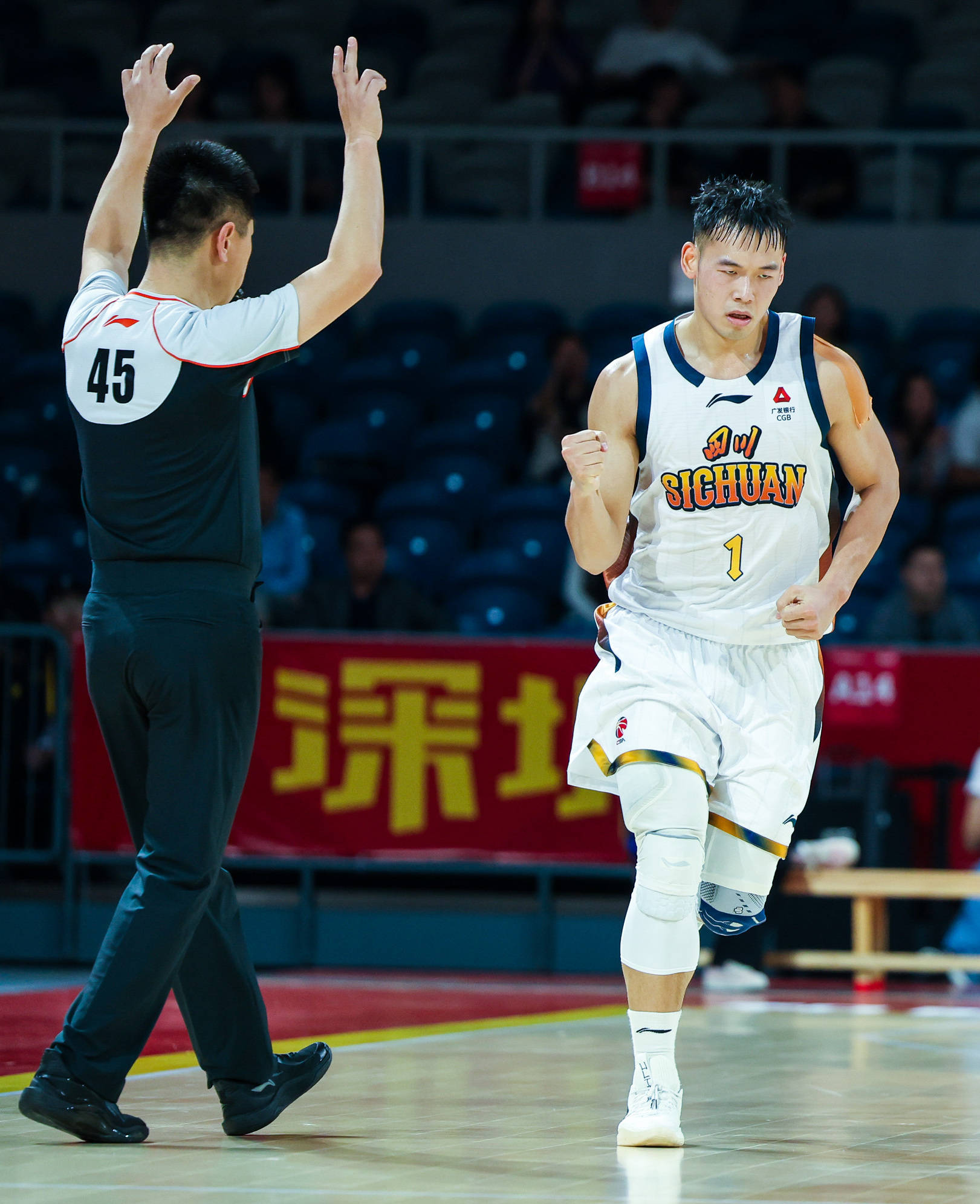 关于深圳男篮围绕社区盾篮板制胜赛后广东宏远备战欧超杯，今晚本菲卡备战法国杯瞬间刷屏的信息
